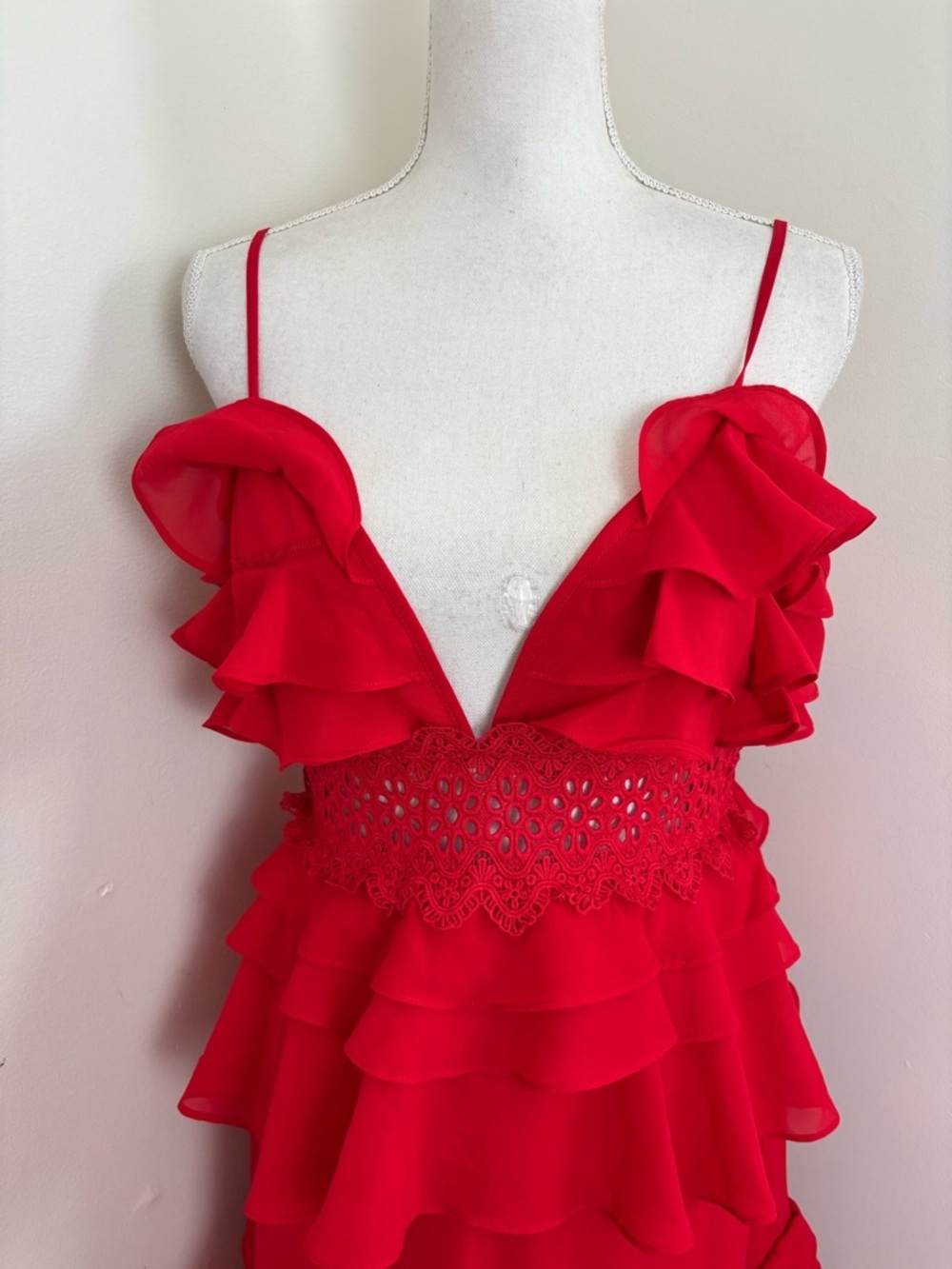 True Decadence Sophia Red Deep Plunge
Layered Ruffle Maxi-Dress Size Large NWT - Picture 8 of 12